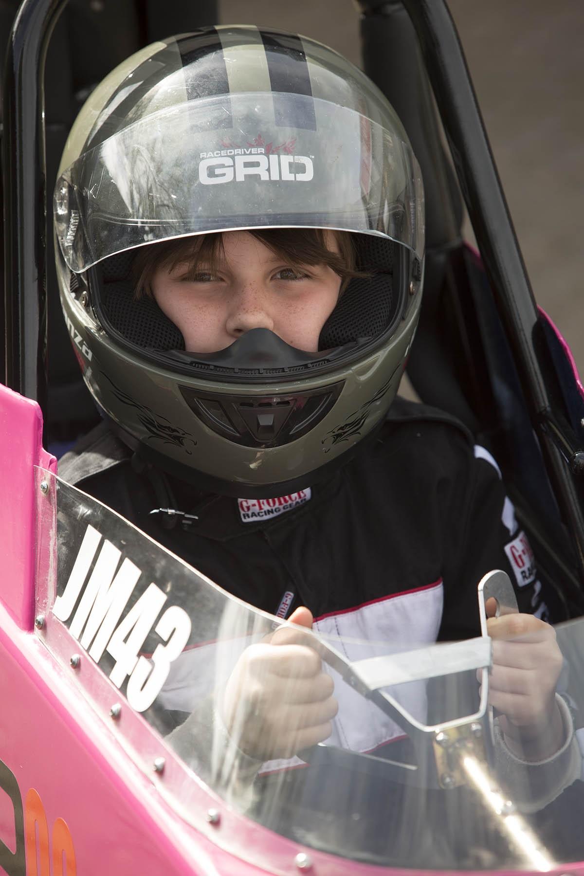 Drag racer hopes to become fastest ten-year-old girl in the country - 3690167